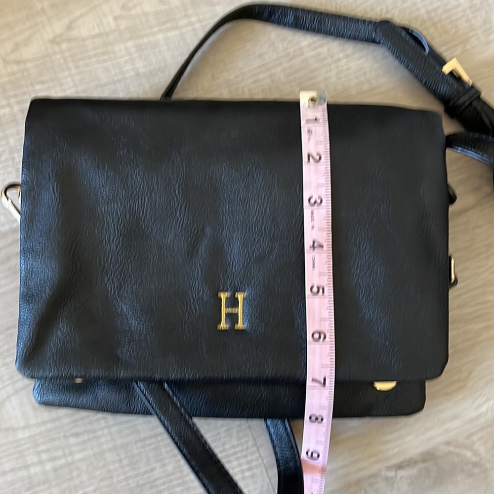 Leather crossbody bag with Initial H - Picture 9 of 10